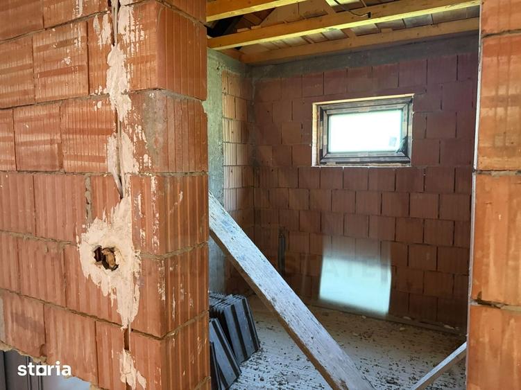 Casă individuală cu 4 camere cu Canalizare în Slimnic