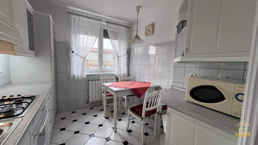 Apartament cu 3 camere decomandat, mobilat în Central