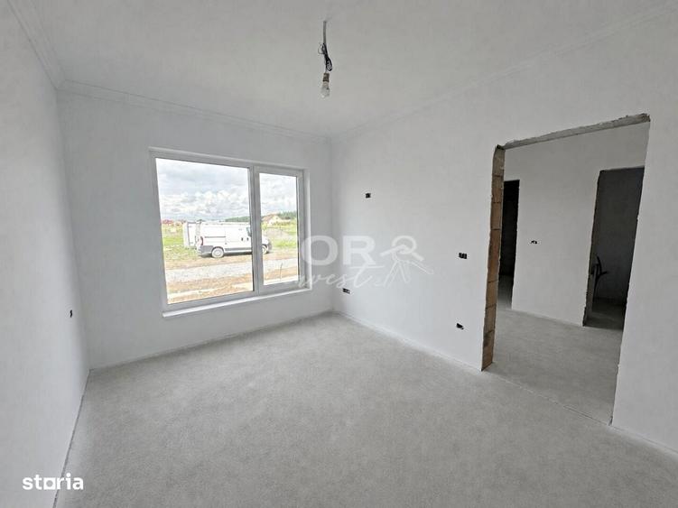 Casă cu 4 camere în Alparea