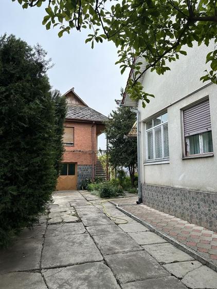 Casă cu 4 camere cu Teren 930 Mp în Central