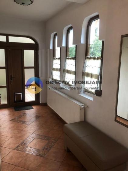 Casă cu 3 camere cu Canalizare în Central