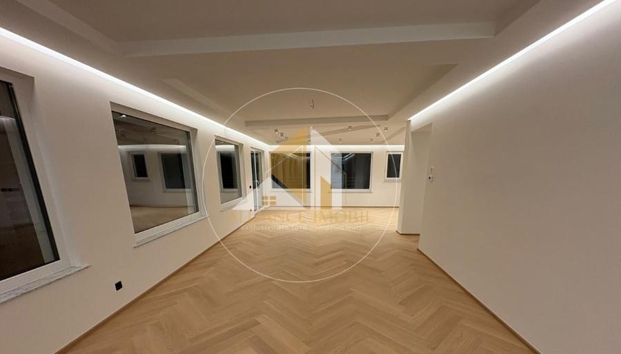 Apartament cu 4 camere decomandat, mobilat în Nord-Vest