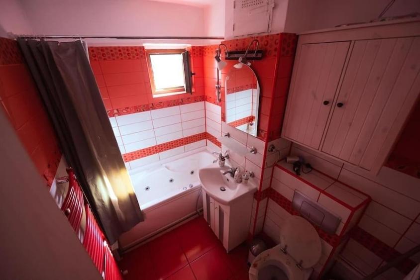 Apartament cu 2 camere semidecomandat, mobilat în Complex Studențesc