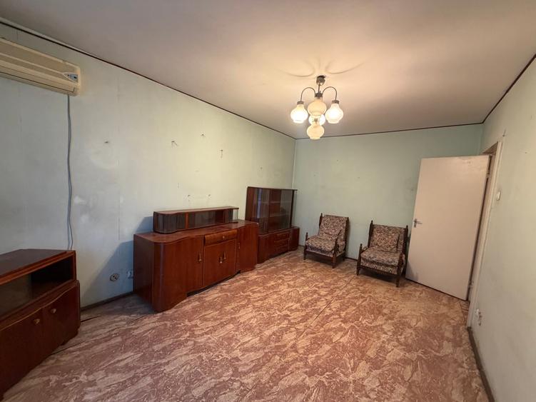 Apartament cu 3 camere decomandat în Tineretului