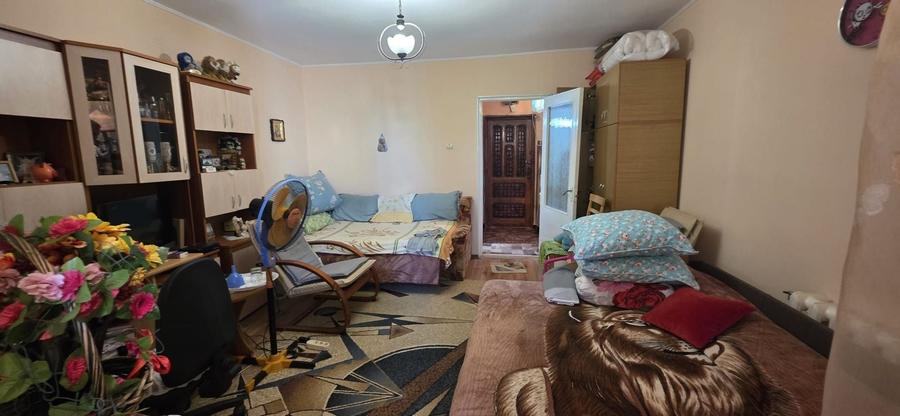 Garsonieră decomandată, mobilată în Far
