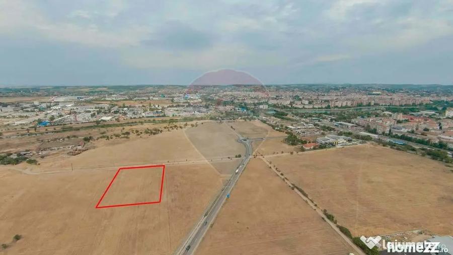 Teren de 7000 mp, în Iosia