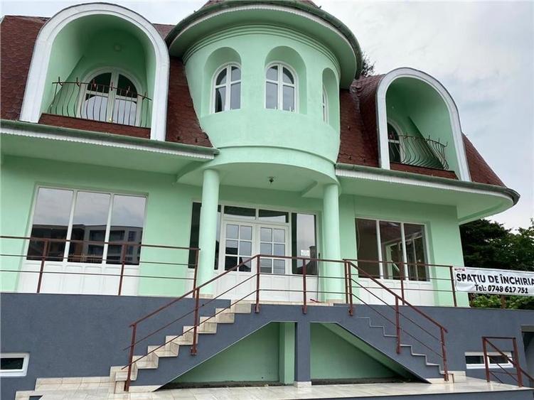 Casă cu 8 camere cu Teren 400 Mp în Andrei Mureșanu