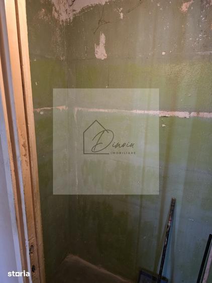 Apartament cu 3 camere semidecomandat în Titan