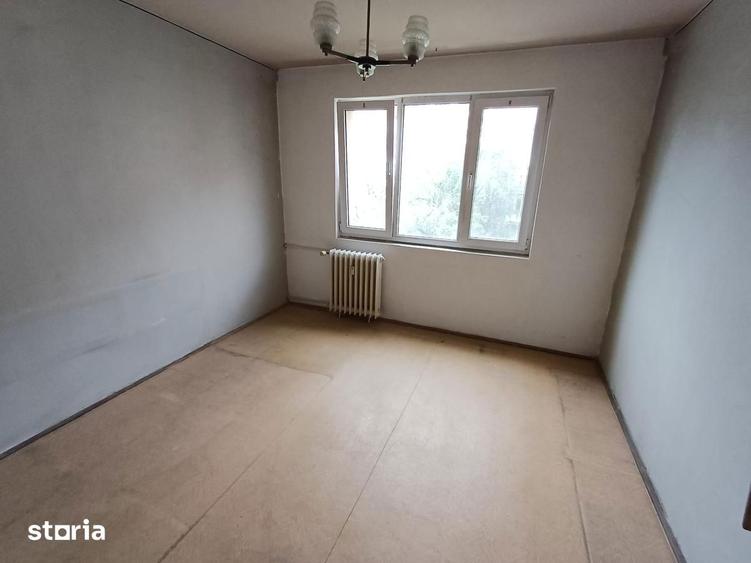 Apartament cu 3 camere decomandat în Decebal