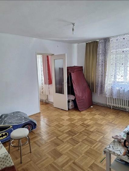 Apartament cu 2 camere semidecomandat în Gara Mare