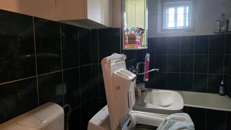 Apartament cu 4 camere semidecomandat în Gojdu