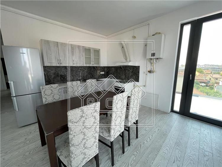 Penthouse superb 3 camere, Calea Surii Mici | Bloc cu LIFT, 2 bai - 1
