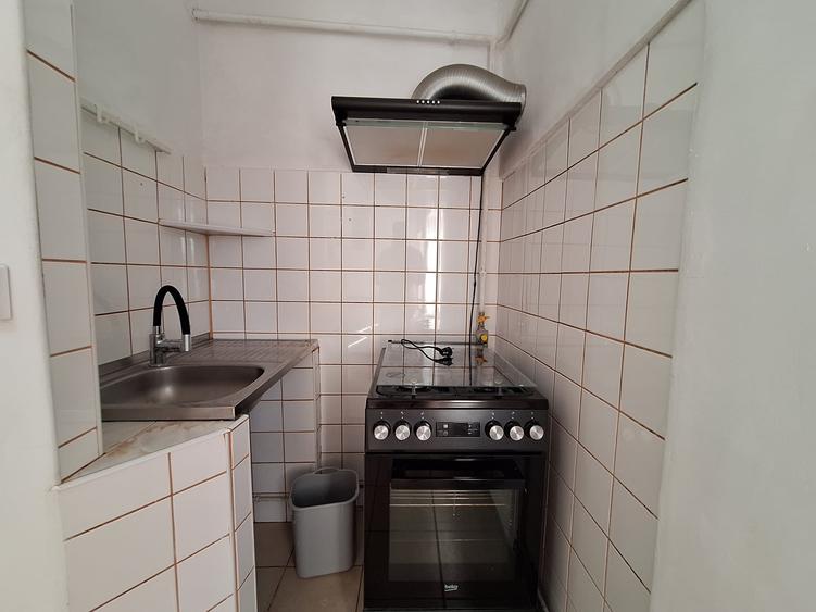 Apartament cu 3 camere semidecomandat, mobilat în Freidorf