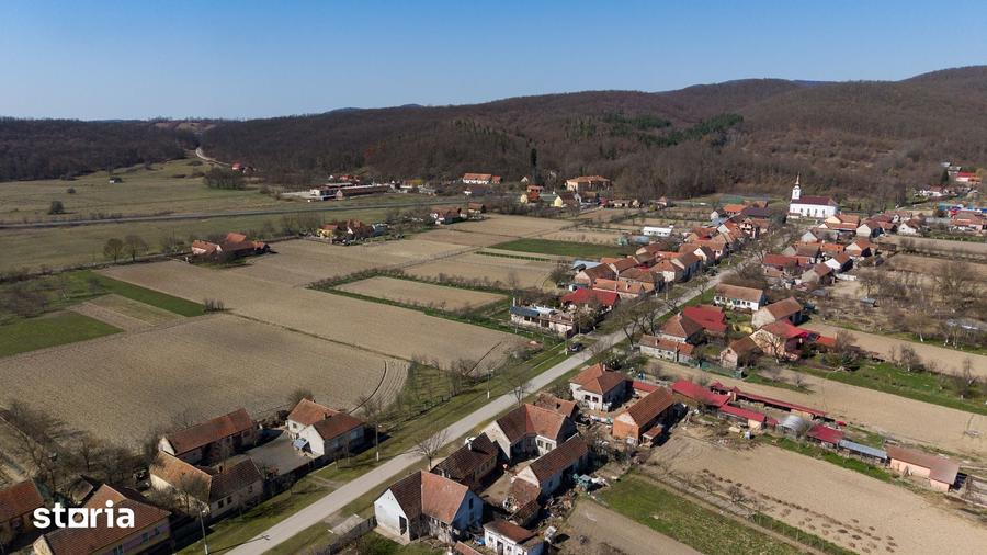 Teren de 2970 mp, în Mașloc