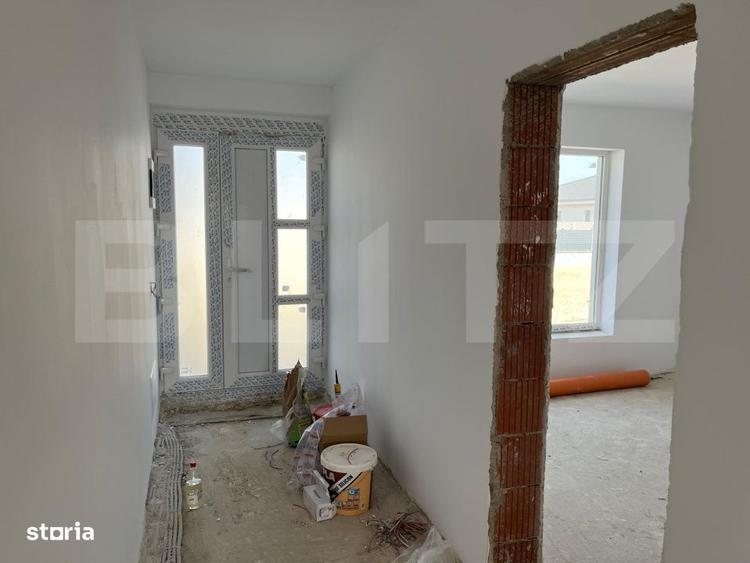 Casă cu 4 camere în Sântandrei