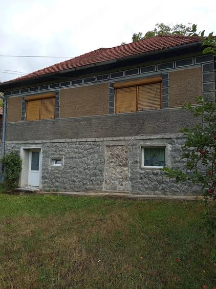 Casă cu 3 camere cu Teren 3000 Mp în Vale