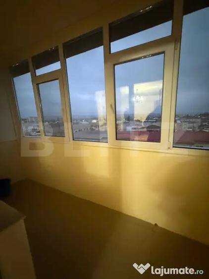 Apartament cu 3 camere decomandat în Cetate