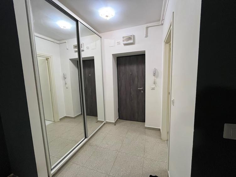Garsonieră decomandată în Titan