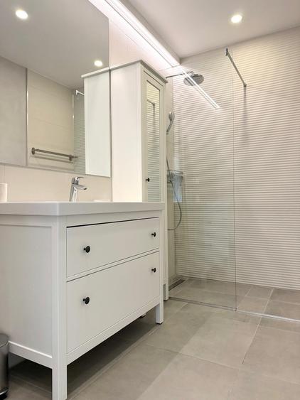 Apartament cu 2 camere semidecomandat, mobilat în P-ța Victoriei