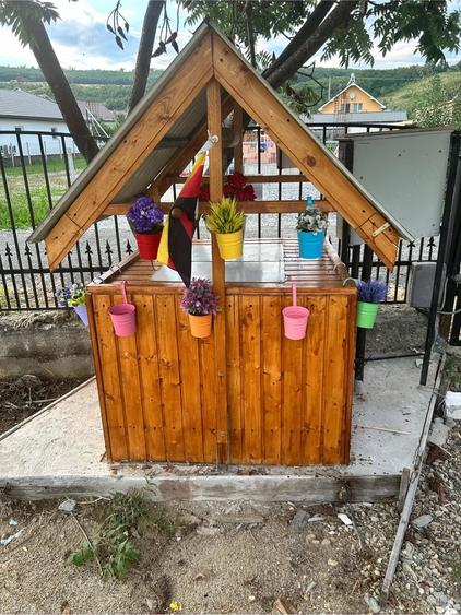 Casă cu Teren 1922 Mp în Livezile
