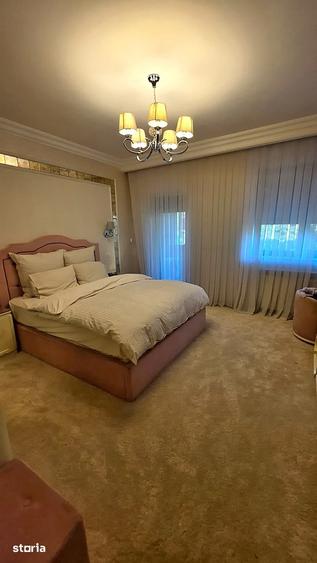 Casă cu 8 camere cu Teren 1223 Mp în Central