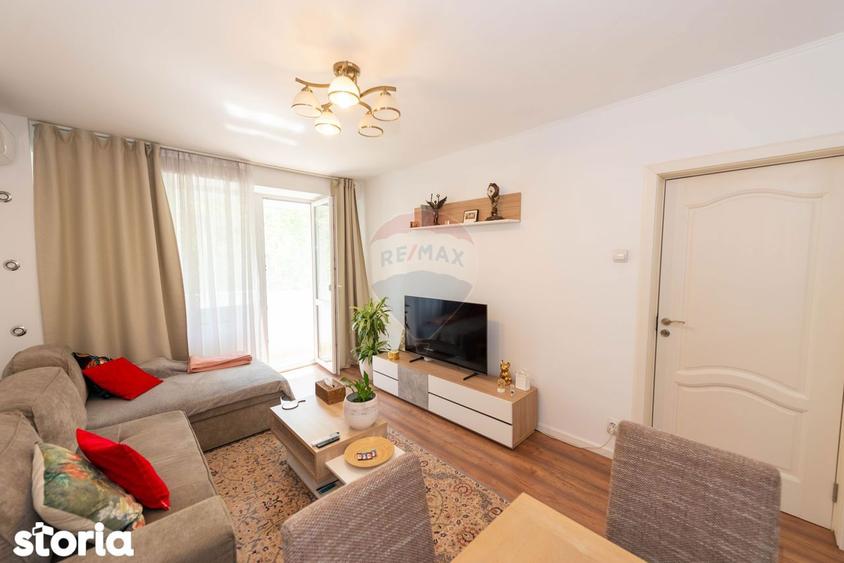 Apartament cu 3 camere, mobilat în Tei