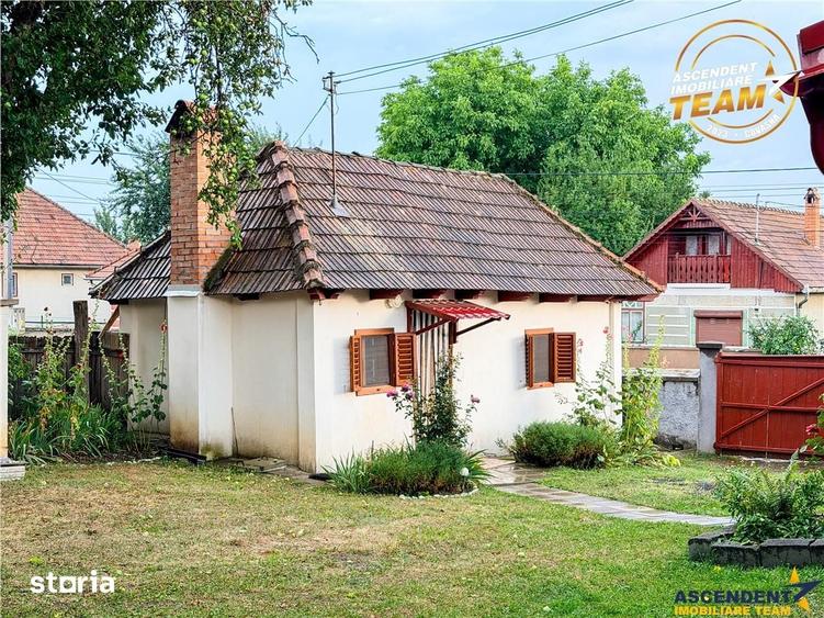 Casă cu 4 camere cu Teren 1315 Mp în Cernat