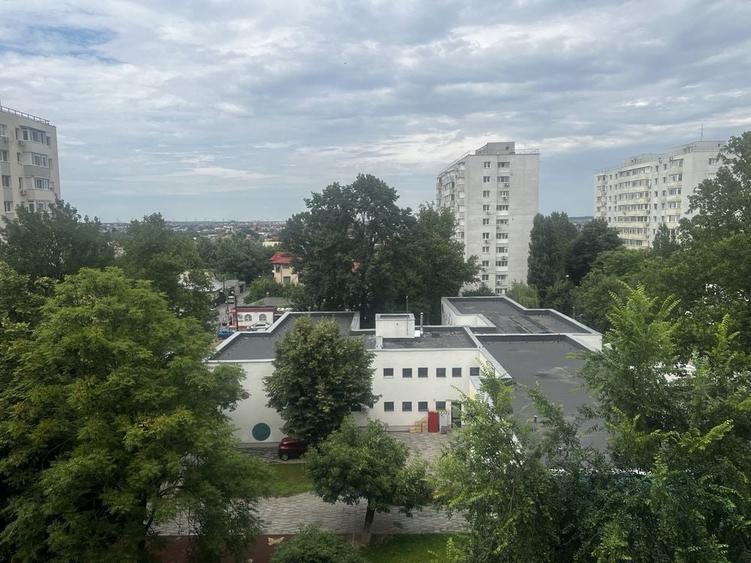 Apartament cu 3 camere decomandat în Pantelimon