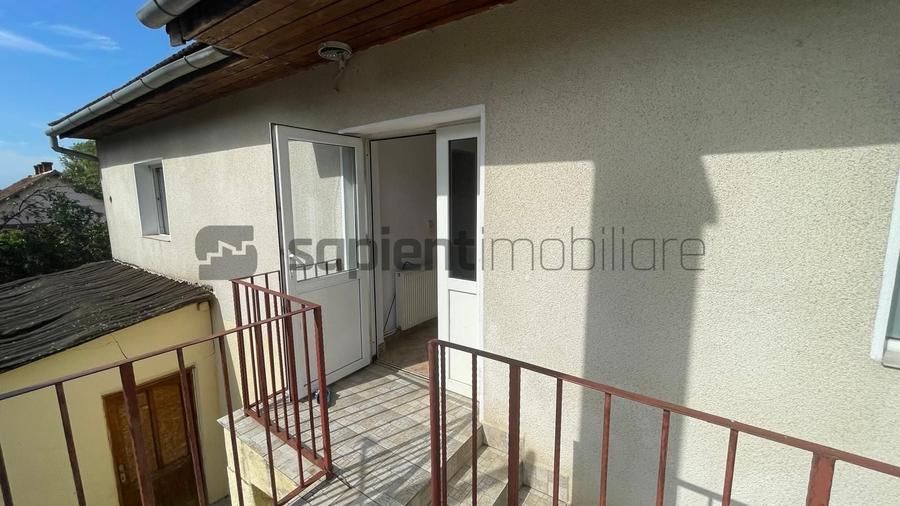 Casă individuală cu 8 camere cu Canalizare în Mierlău