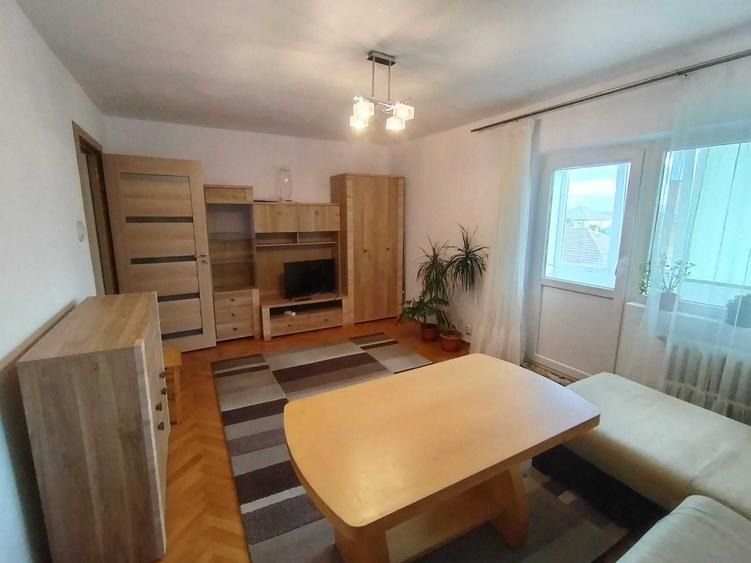 Apartament cu 3 camere decomandat în Girocului