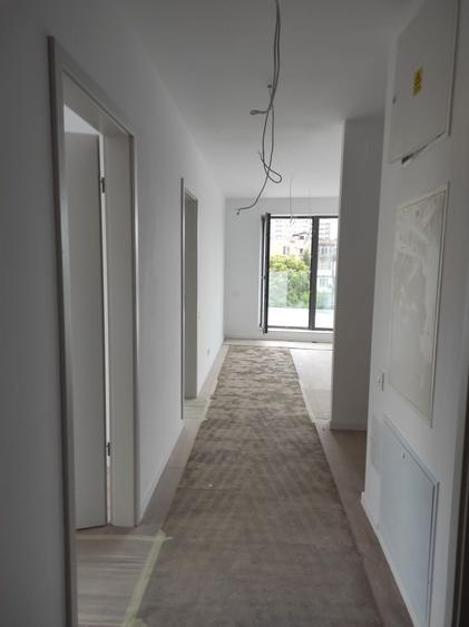 Apartament cu 3 camere semidecomandat în Timpuri Noi