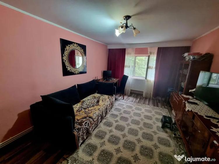 Apartament cu 4 camere decomandat în Dacia