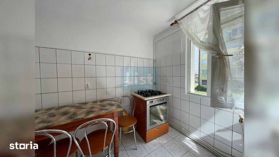Apartament cu 3 camere semidecomandat în Micro III