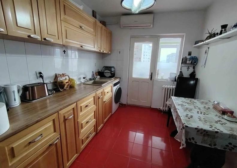 Apartament cu 3 camere decomandat în Dacia