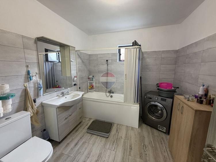 Casă individuală cu 4 camere cu Teren 492 Mp în Vânători