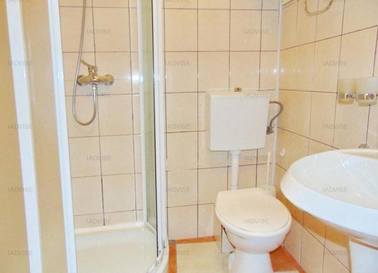Spațiu comercial, de 450 mp, în Schei