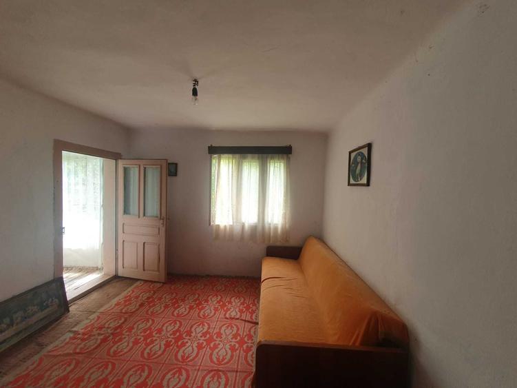 Casă cu 4 camere în Bâscenii de Sus
