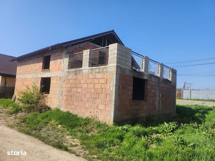 Casă cu 4 camere cu Teren 380 Mp în Central