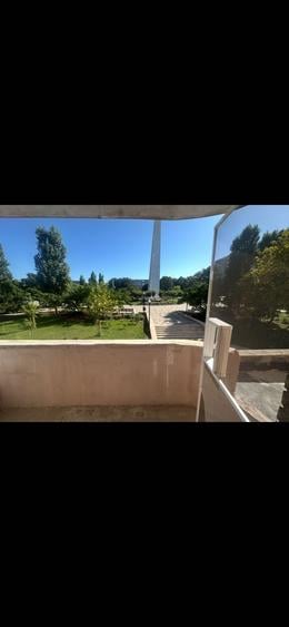 Apartament cu 2 camere decomandat în Far