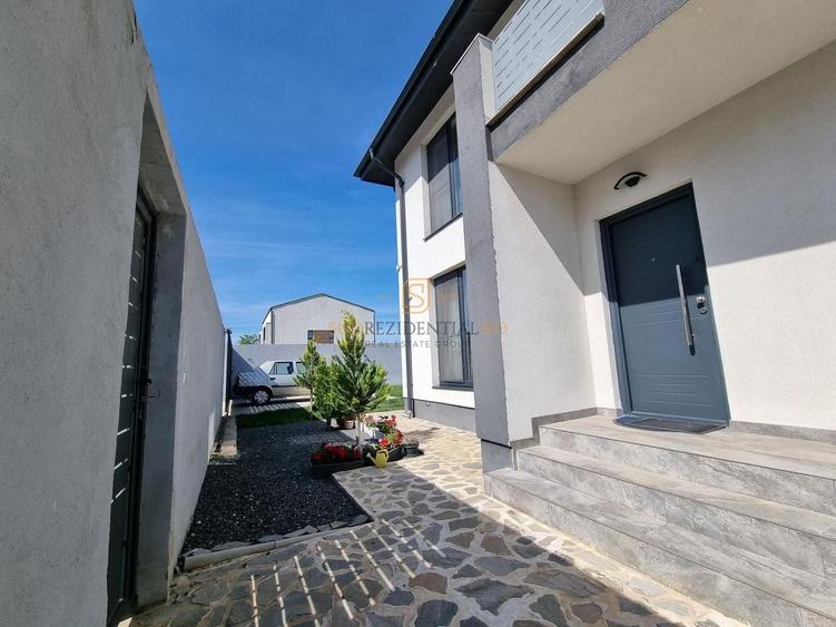 Casă individuală cu 5 camere cu Piscina în Exterior Est