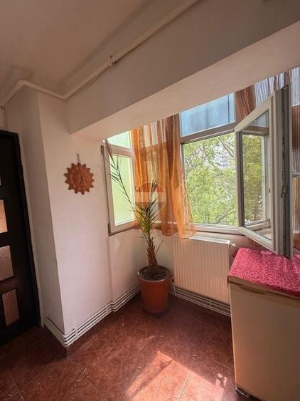 Apartament cu 2 camere decomandat, mobilat în Central