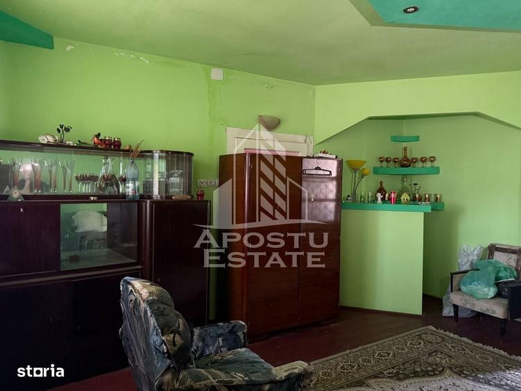 Casă cu 4 camere în Jupani