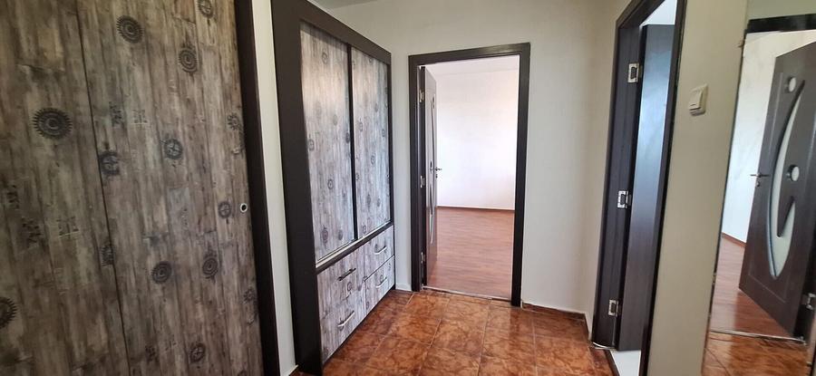 Apartament cu 2 camere decomandat în Titan