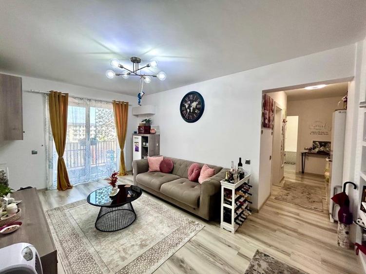 Apartament cu 3 camere semidecomandat în Florești