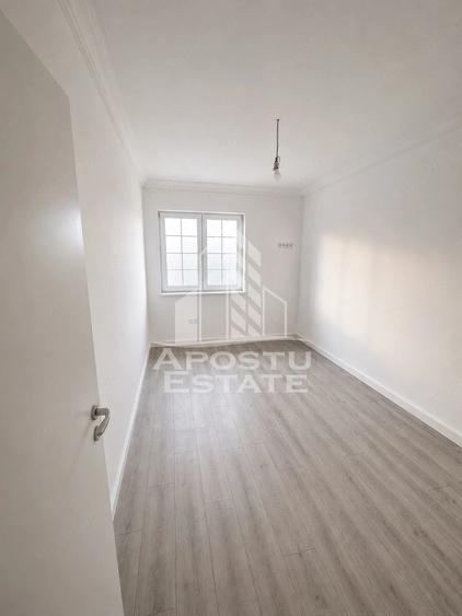 Casă cu 5 camere cu Teren 278 Mp în Torontalului