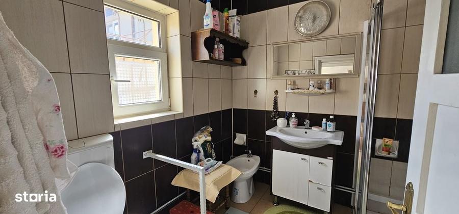 Casă cu 3 camere în Lazaret