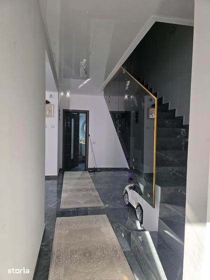Casă cu 6 camere cu Teren 255 Mp în Dobroești