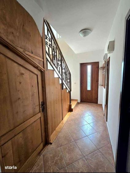 Casă cu 4 camere în Vlădești