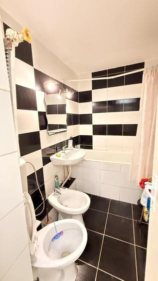 Apartament cu 3 camere decomandat în Hotvon
