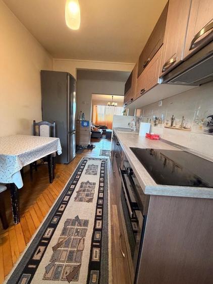 Apartament cu 3 camere semidecomandat în Exterior Vest